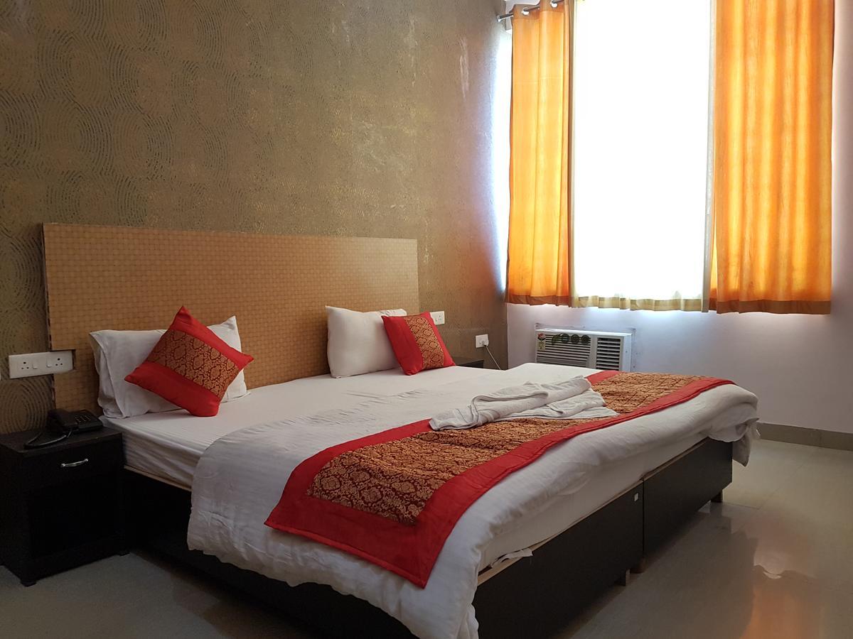 Hôtel The Royal Crown à Gurgaon Extérieur photo