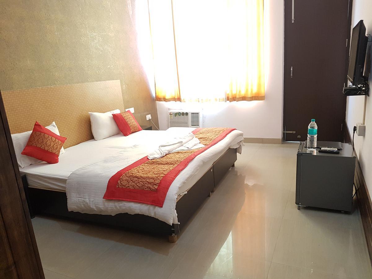 Hôtel The Royal Crown à Gurgaon Extérieur photo