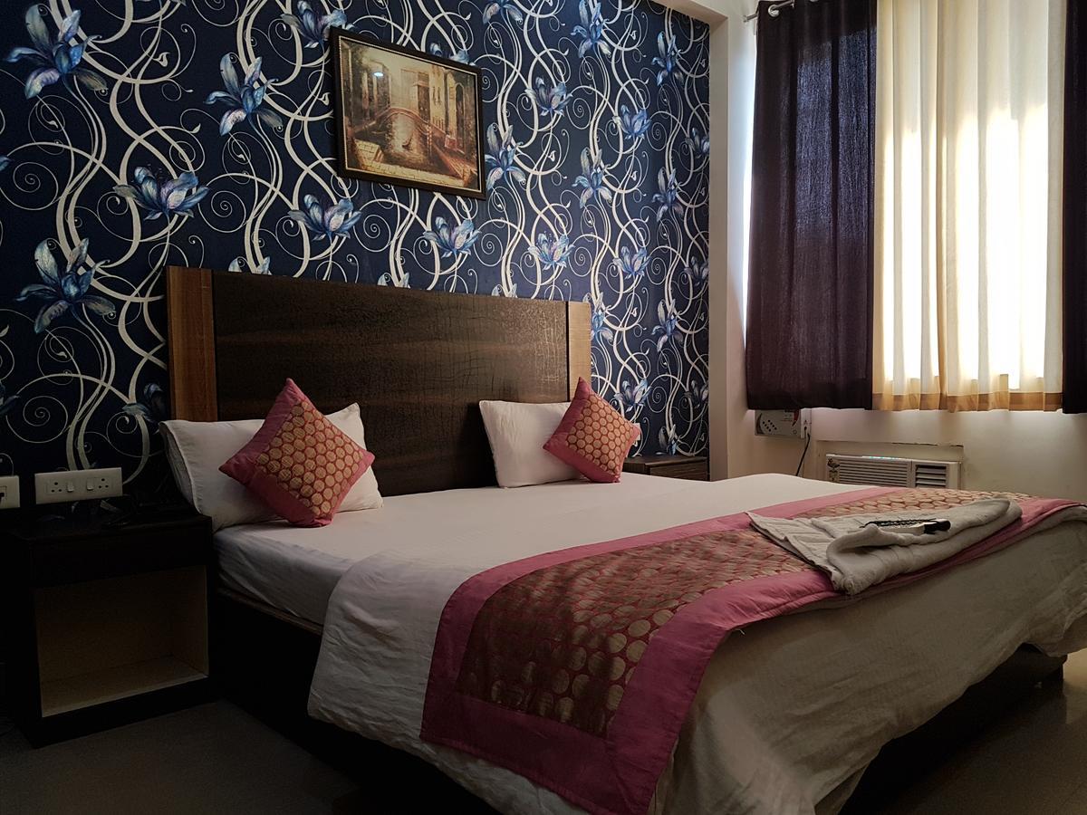 Hôtel The Royal Crown à Gurgaon Extérieur photo