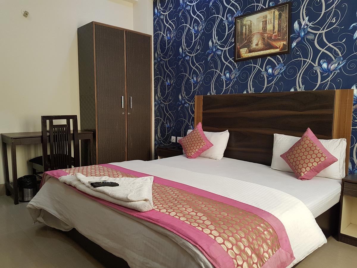 Hôtel The Royal Crown à Gurgaon Extérieur photo